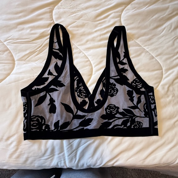 EBY 2 for 1 White & Black Floral Lace Bralette - Picture 4 of 7